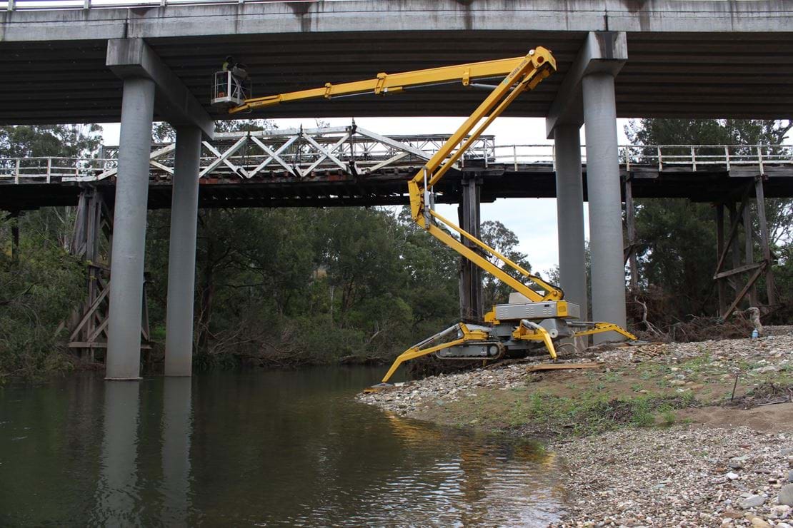 Australia Ommelift 2750 RXJ bridge 2.JPG