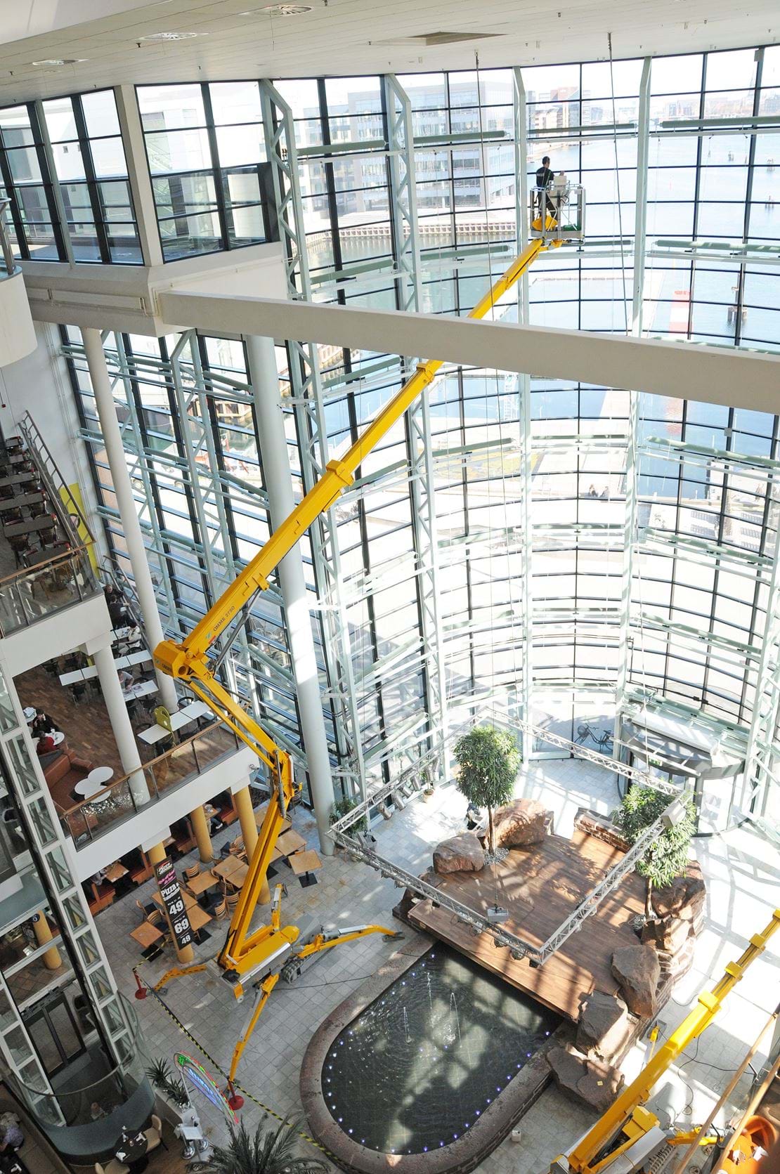 Denmark Ommelift 2750 RXJ mall 4.jpg