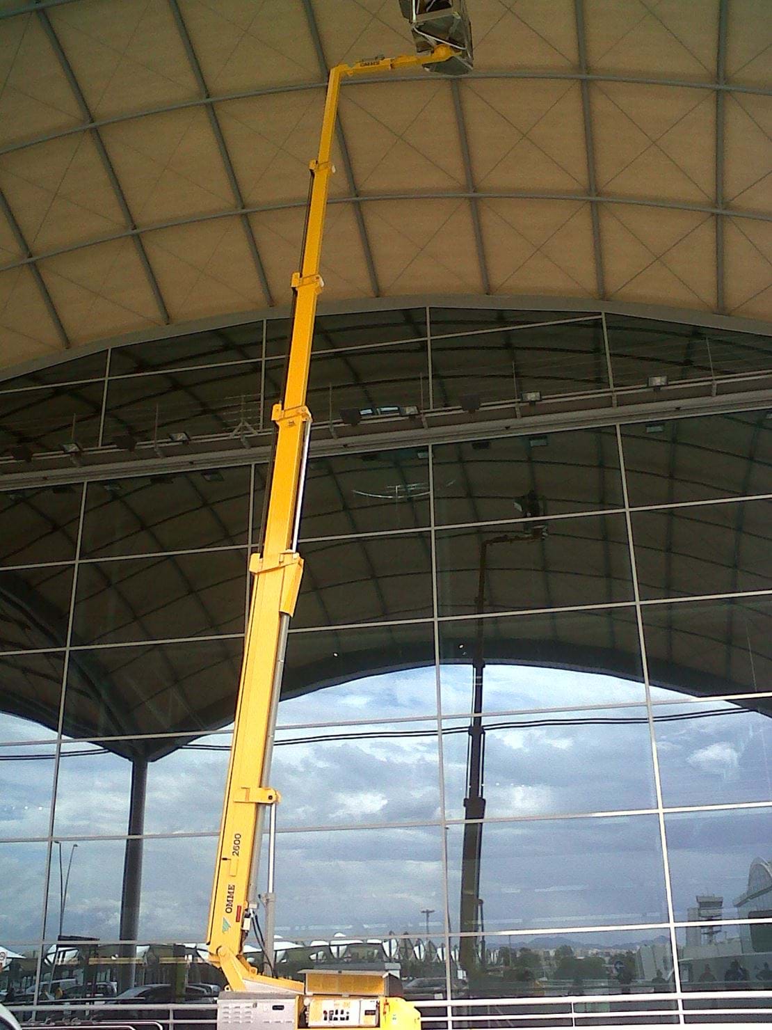 Spain Ommelift 2600 R Alicante Airport.jpg