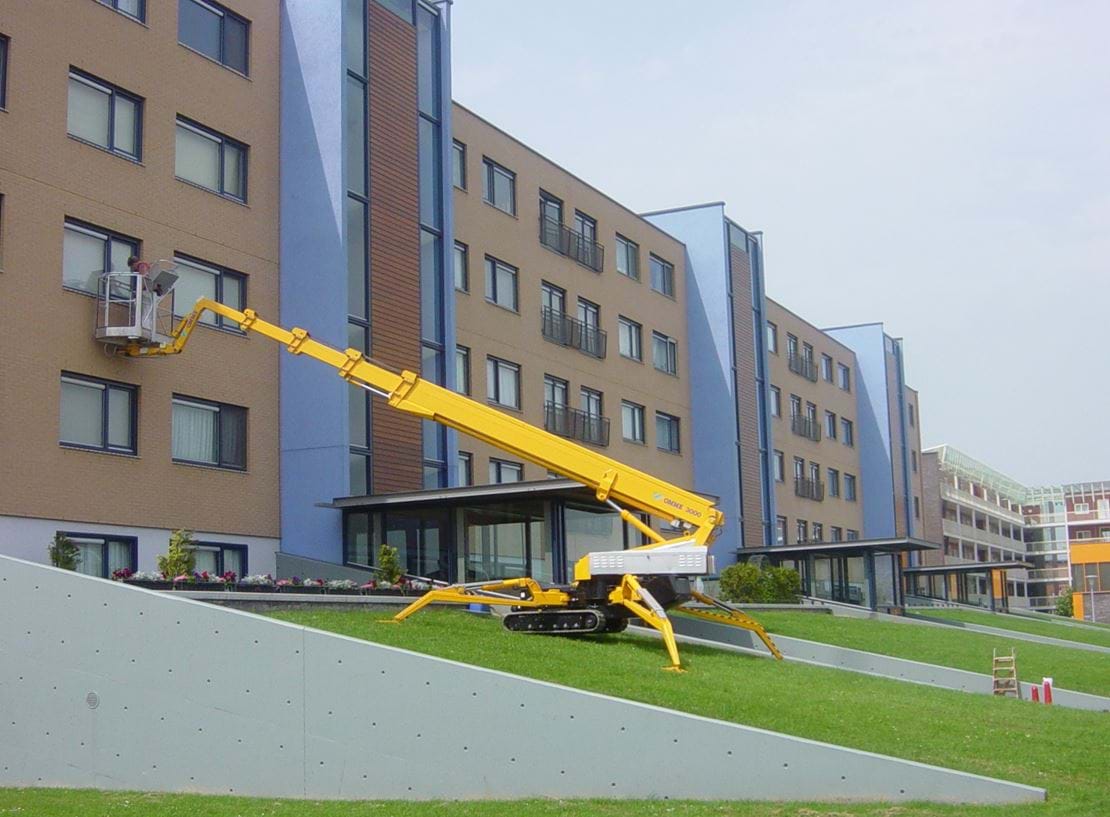 Holland Ommelift 3000 R lawn.jpg