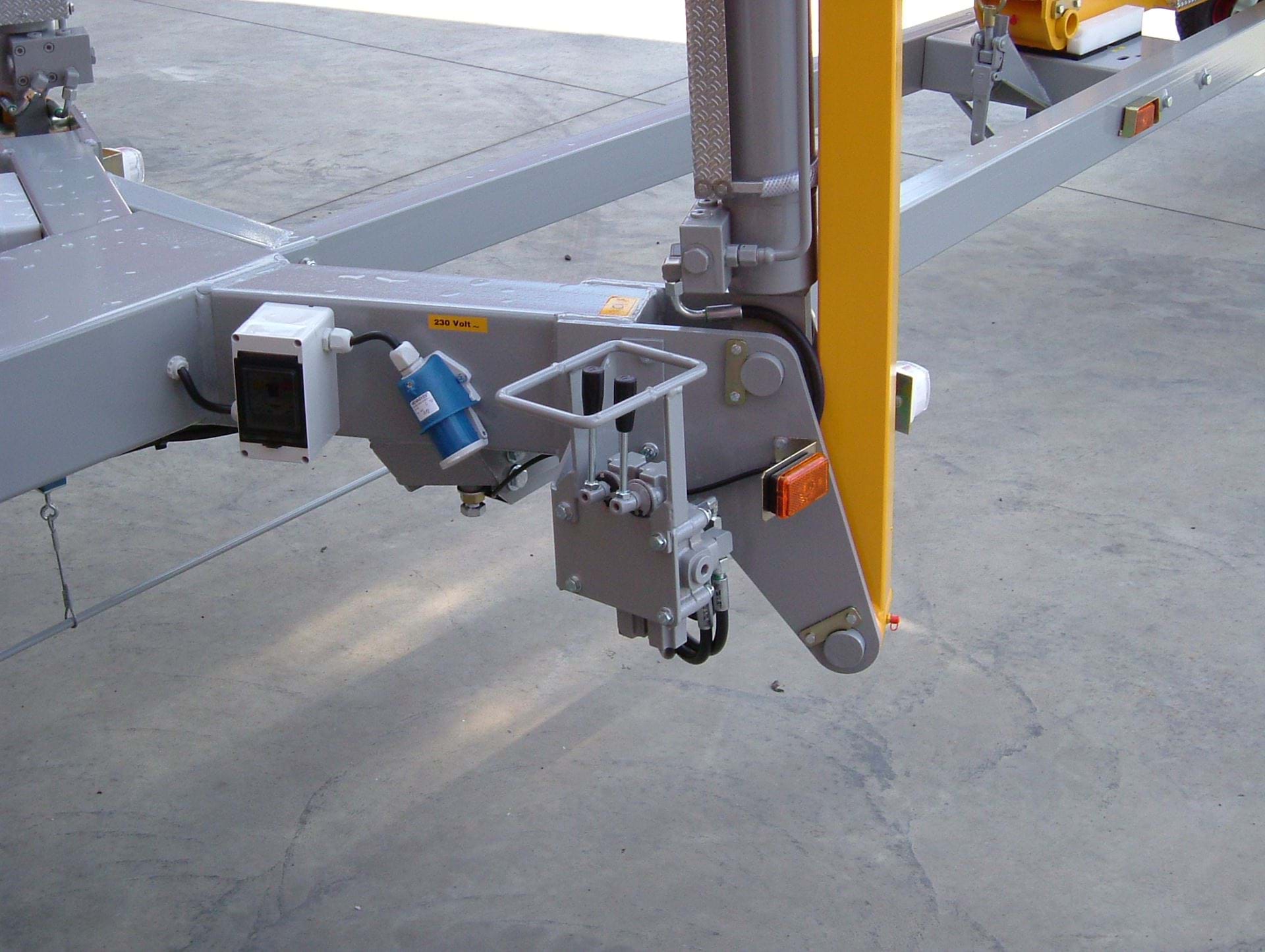 2500 e telescopic trailer lift