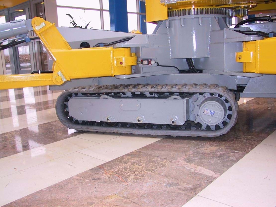 7_Non-marking_tracks.jpg