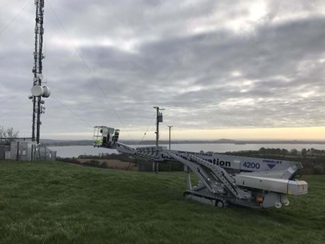 4200 RBDJ working on a phone mast_Ireland.jpg