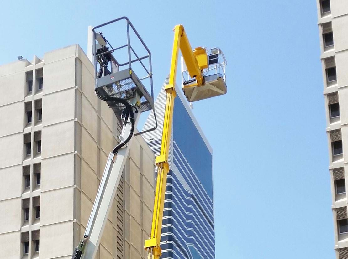 Omme Lift at the Big Five in Dubai 1.jpg (1)
