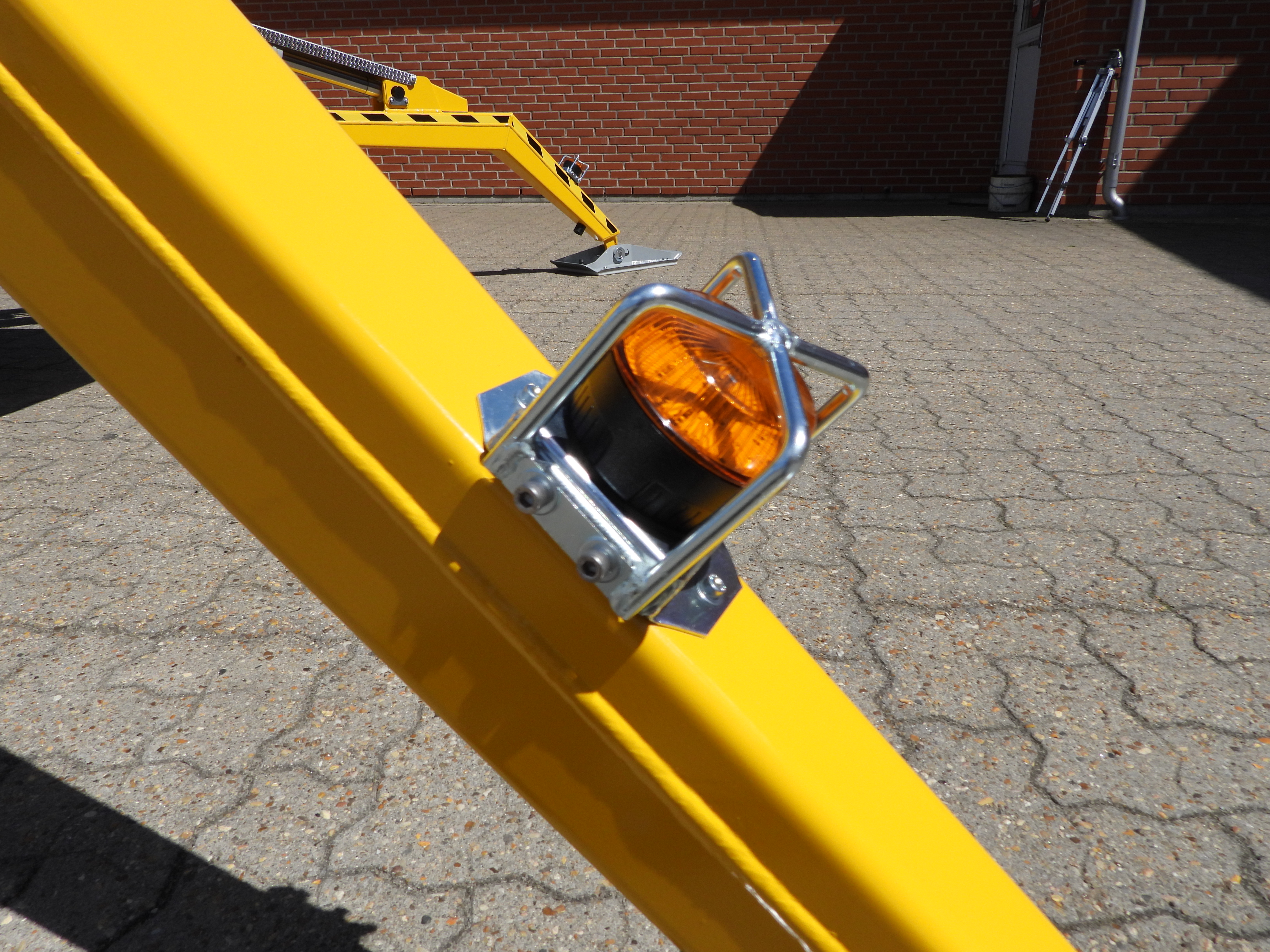 2750 RXJ articulated crawler lift
